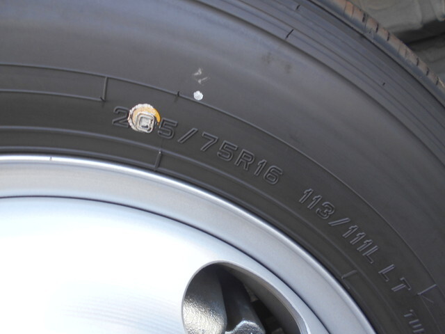 三菱ふそうキャンター平ボディ小型（2t・3t）[写真25]