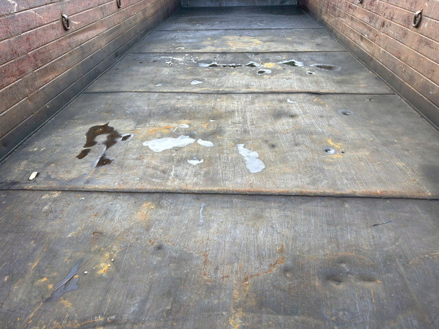 UDトラックスコンドル平ボディ増トン（6t・8t）[写真10]