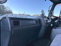 UDトラックスコンドル平ボディ増トン（6t・8t）[写真15]