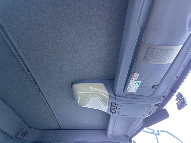 UDトラックスコンドル平ボディ増トン（6t・8t）[写真17]