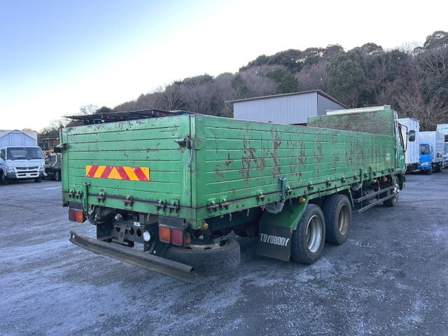 UDトラックスコンドル平ボディ増トン（6t・8t）[写真02]