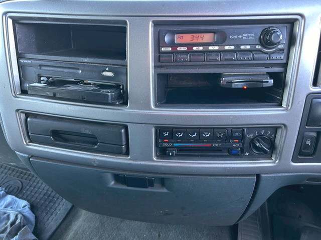 UDトラックスコンドル平ボディ増トン（6t・8t）[写真23]