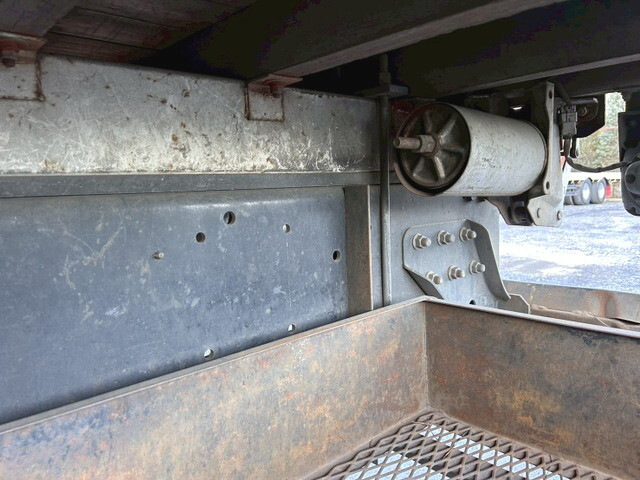 UDトラックスコンドル平ボディ増トン（6t・8t）[写真32]