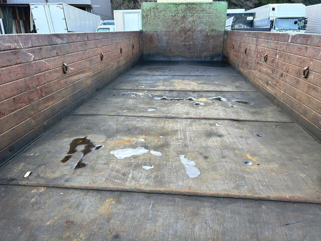 UDトラックスコンドル平ボディ増トン（6t・8t）[写真09]