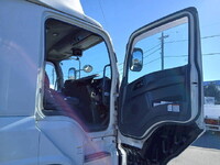 いすゞギガアルミウイング大型（10t）[写真11]