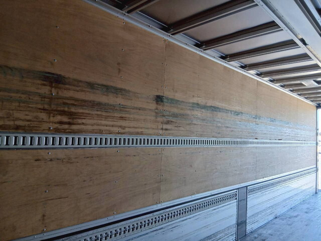 いすゞギガアルミウイング大型（10t）[写真15]