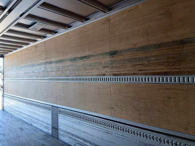 いすゞギガアルミウイング大型（10t）[写真16]