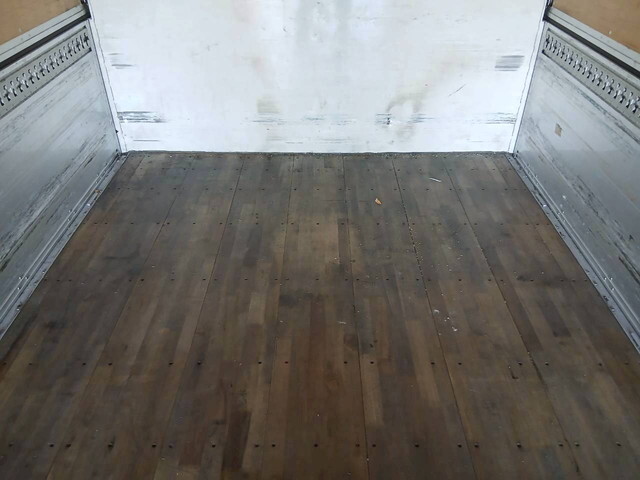 いすゞギガアルミウイング大型（10t）[写真17]