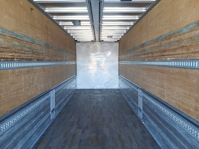 いすゞギガアルミウイング大型（10t）[写真18]