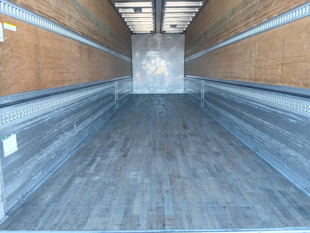 いすゞギガアルミウイング大型（10t）[写真21]