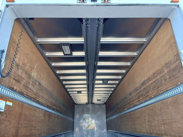 いすゞギガアルミウイング大型（10t）[写真22]