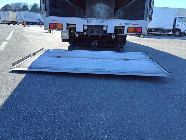 いすゞギガアルミウイング大型（10t）[写真27]