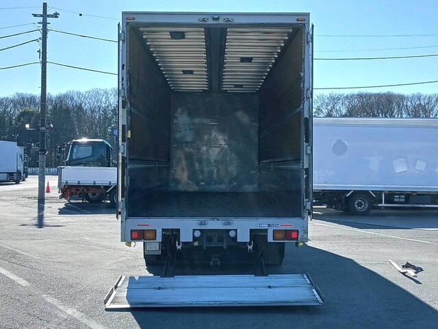 いすゞギガアルミウイング大型（10t）[写真28]