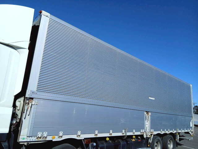 いすゞギガアルミウイング大型（10t）[写真30]