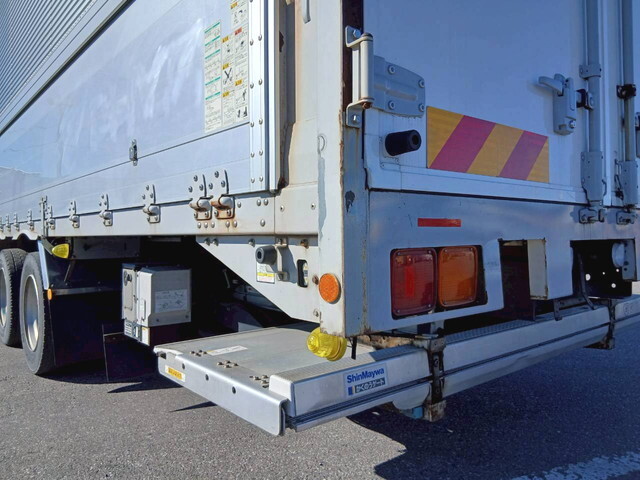 いすゞギガアルミウイング大型（10t）[写真33]