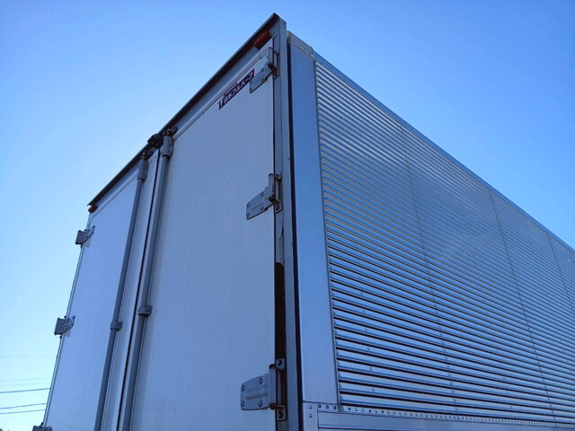 いすゞギガアルミウイング大型（10t）[写真34]