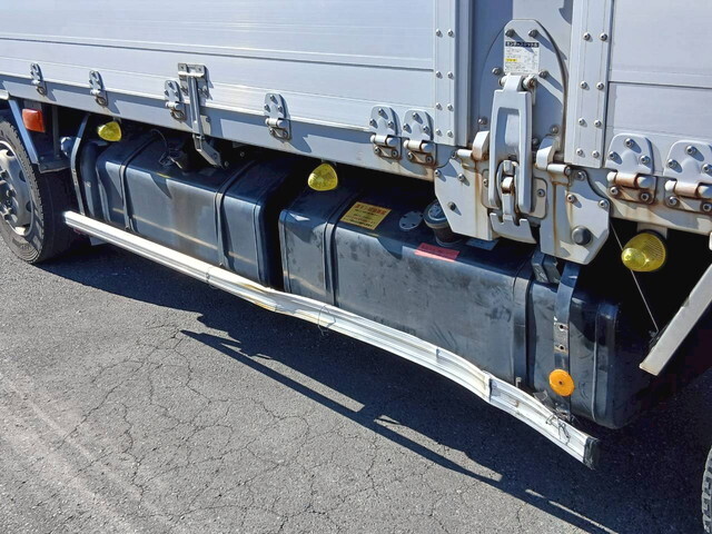 いすゞギガアルミウイング大型（10t）[写真37]