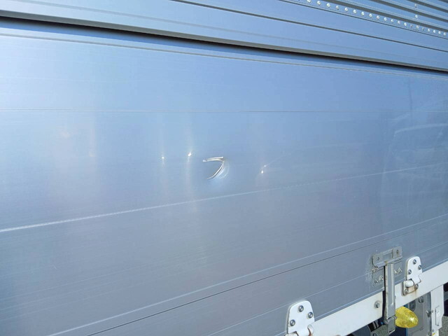 いすゞギガアルミウイング大型（10t）[写真38]