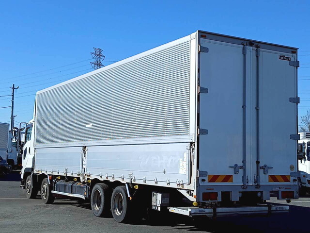 いすゞギガアルミウイング大型（10t）[写真04]