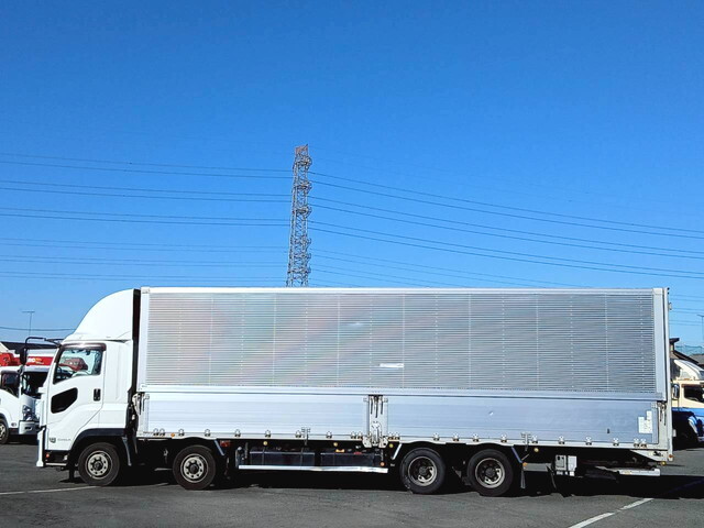 いすゞギガアルミウイング大型（10t）[写真05]