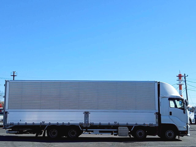 いすゞギガアルミウイング大型（10t）[写真08]