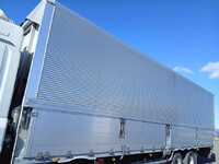 いすゞギガアルミウイング大型（10t）[写真11]