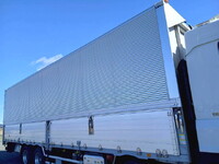 いすゞギガアルミウイング大型（10t）[写真12]