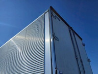 いすゞギガアルミウイング大型（10t）[写真13]