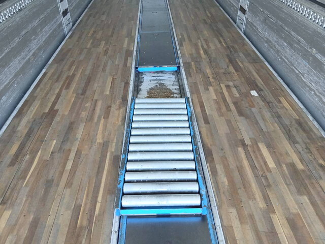 いすゞギガアルミウイング大型（10t）[写真19]