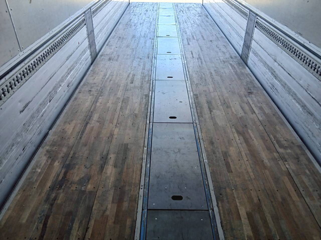 いすゞギガアルミウイング大型（10t）[写真20]