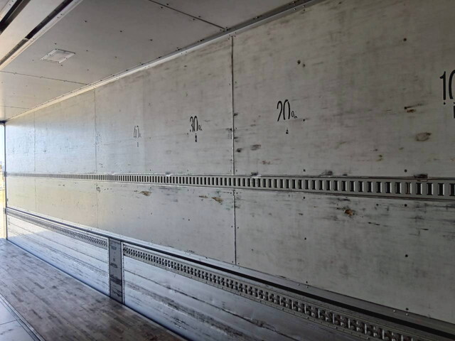 いすゞギガアルミウイング大型（10t）[写真23]