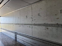 いすゞギガアルミウイング大型（10t）[写真24]