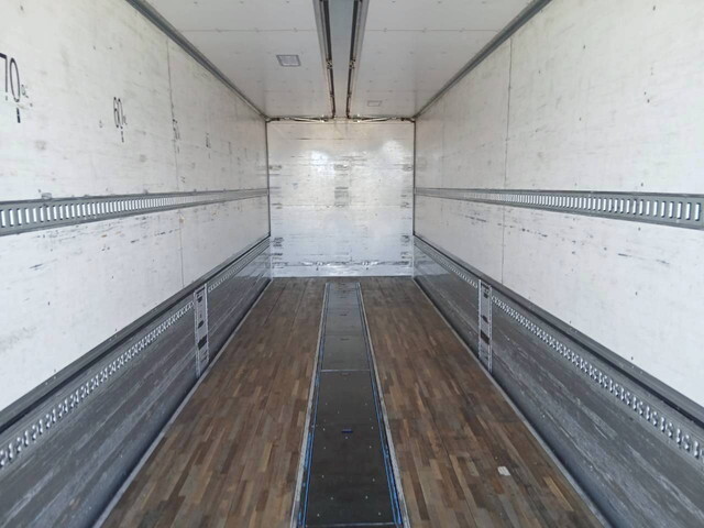 いすゞギガアルミウイング大型（10t）[写真25]