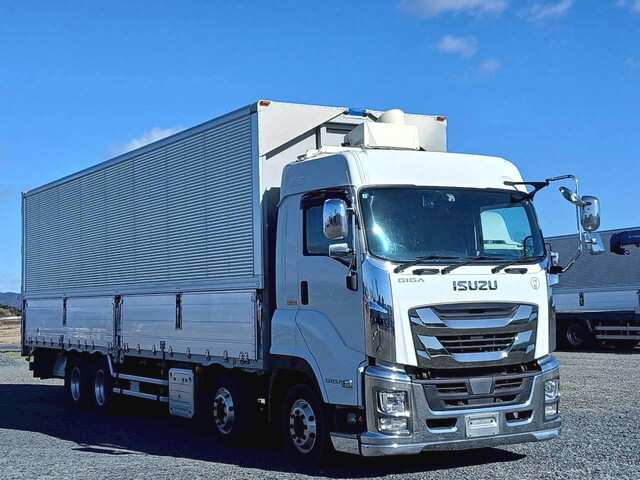 いすゞギガアルミウイング大型（10t）[写真03]