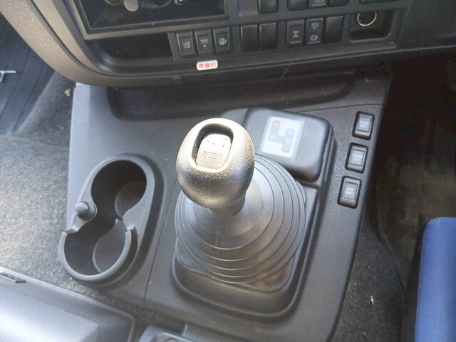 いすゞギガアルミウイング大型（10t）[写真30]