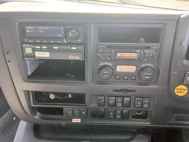 いすゞギガアルミウイング大型（10t）[写真31]