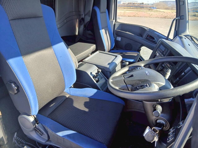 いすゞギガアルミウイング大型（10t）[写真37]