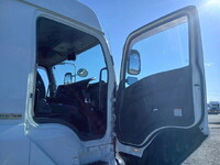 いすゞギガアルミウイング大型（10t）[写真40]