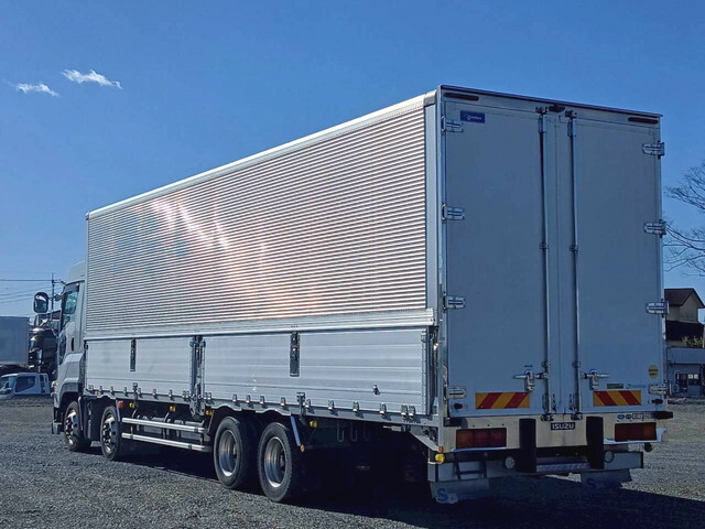 いすゞギガアルミウイング大型（10t）[写真04]