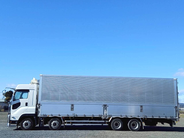 いすゞギガアルミウイング大型（10t）[写真08]