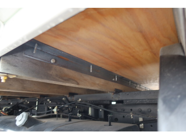 三菱ふそうキャンター平ボディ小型（2t・3t）[写真15]