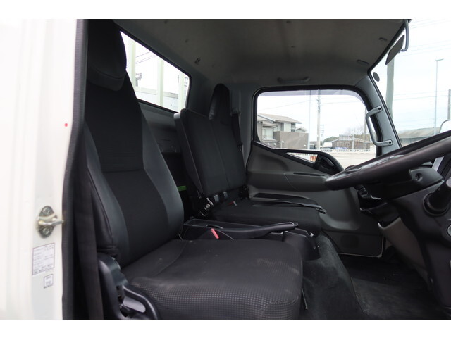 三菱ふそうキャンター平ボディ小型（2t・3t）[写真32]