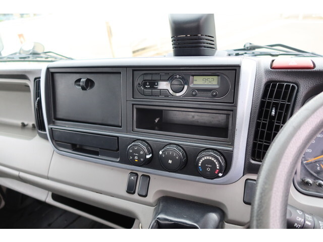 三菱ふそうキャンター平ボディ小型（2t・3t）[写真36]