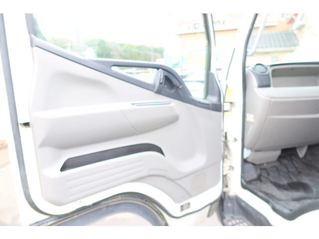 三菱ふそうキャンター平ボディ小型（2t・3t）[写真38]