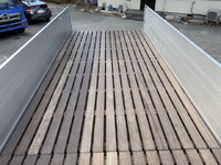 いすゞフォワード平ボディ中型（4t）[写真11]