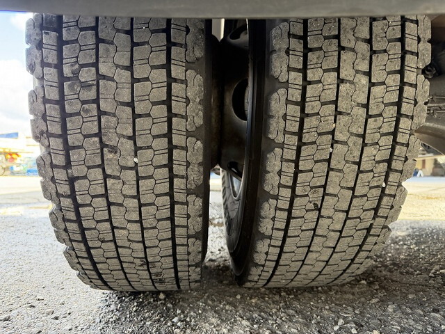 いすゞフォワード平ボディ中型（4t）[写真15]