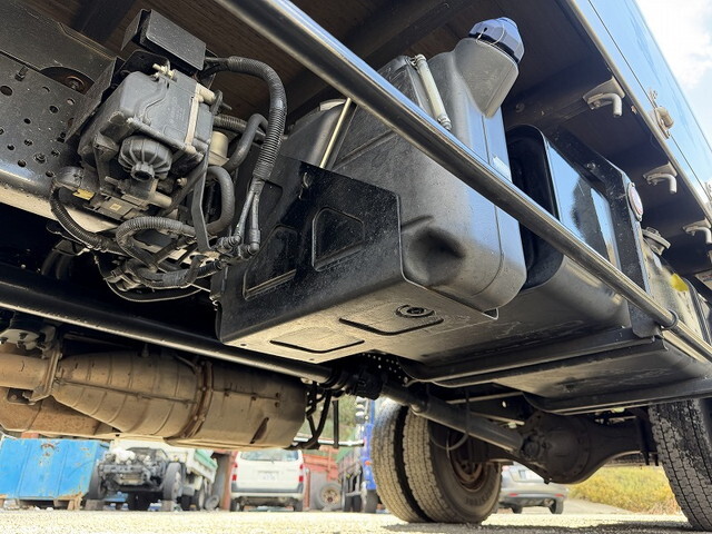 いすゞフォワード平ボディ中型（4t）[写真18]