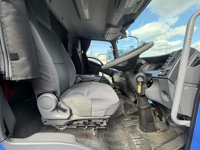 いすゞフォワード平ボディ中型（4t）[写真29]