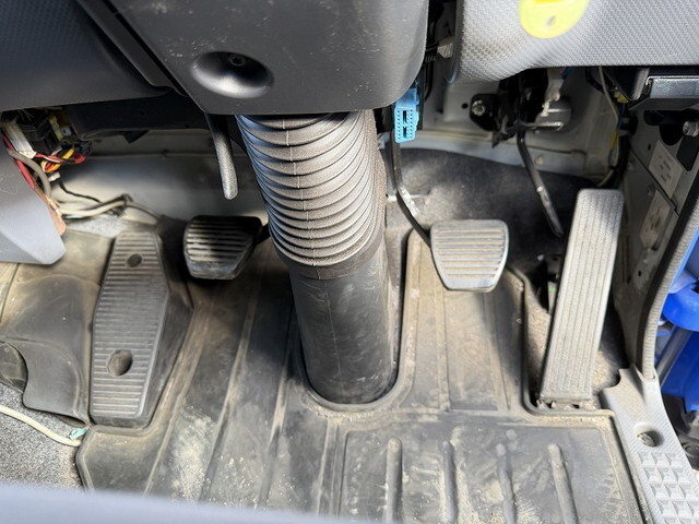 いすゞフォワード平ボディ中型（4t）[写真31]