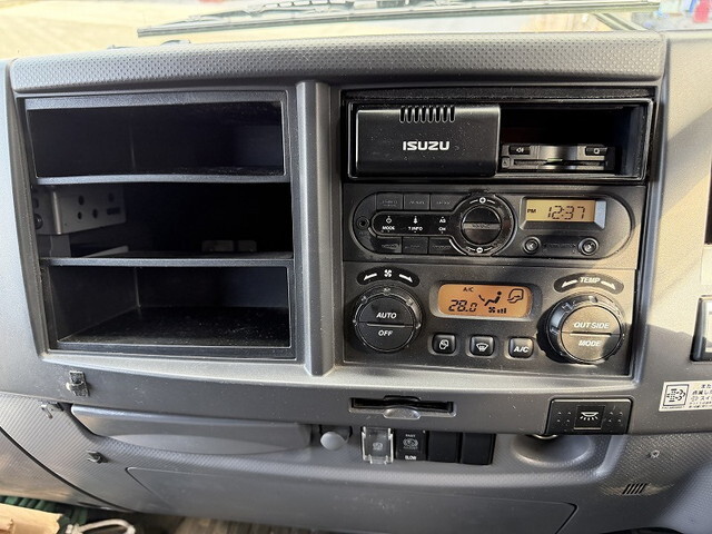 いすゞフォワード平ボディ中型（4t）[写真35]